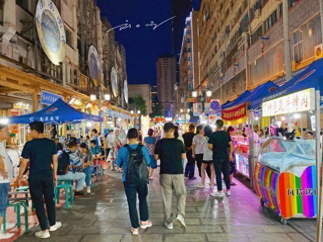 如今旅游逛夜市成潮流，既能尝特色美食，又能感受市井气息。作为甘肃省会，兰州虽处西