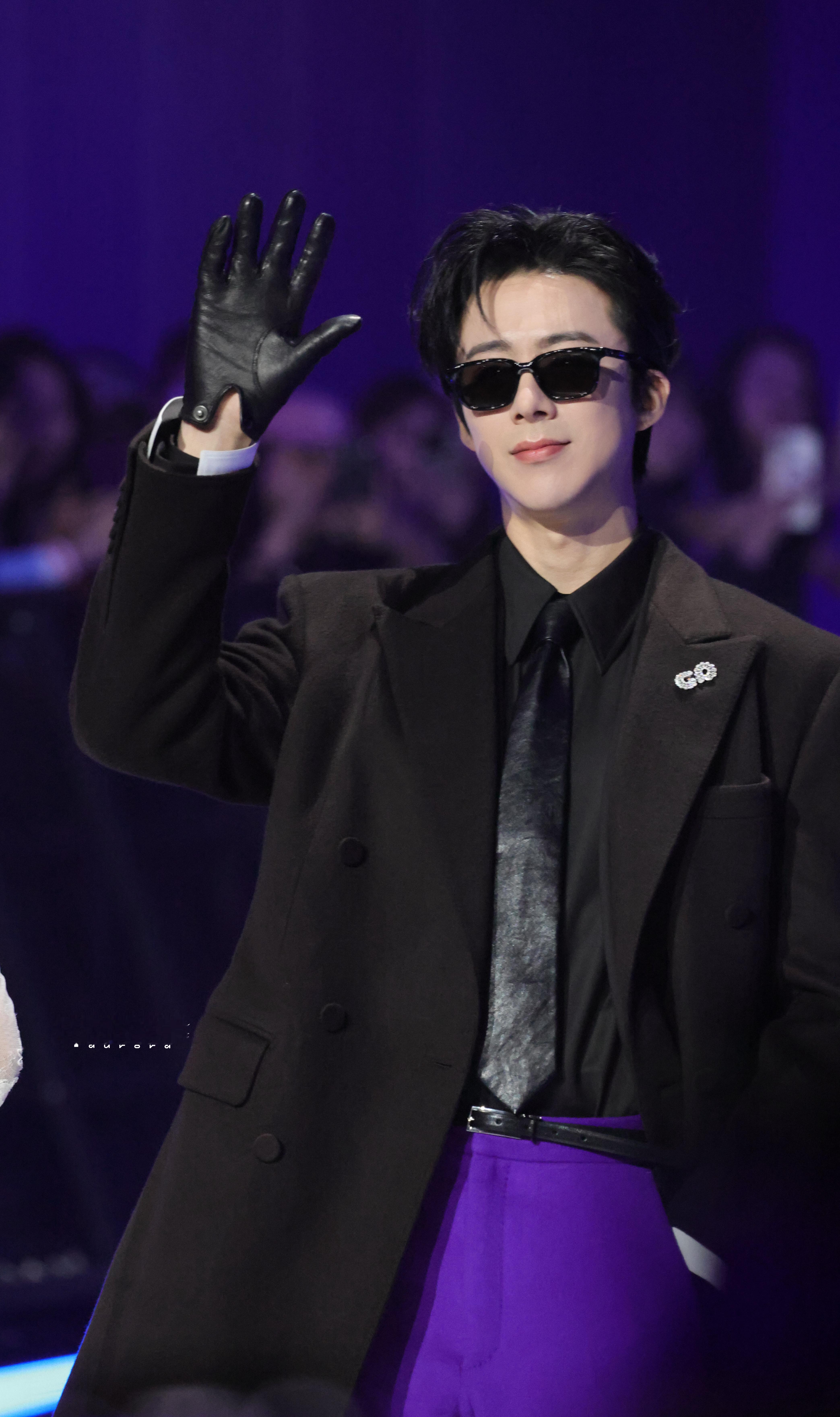 刘宇宁紫色造型是南枫经纪人搭的吧哈哈哈哈哈从南枫经纪人转岗到刘宇宁造型师了吗刘