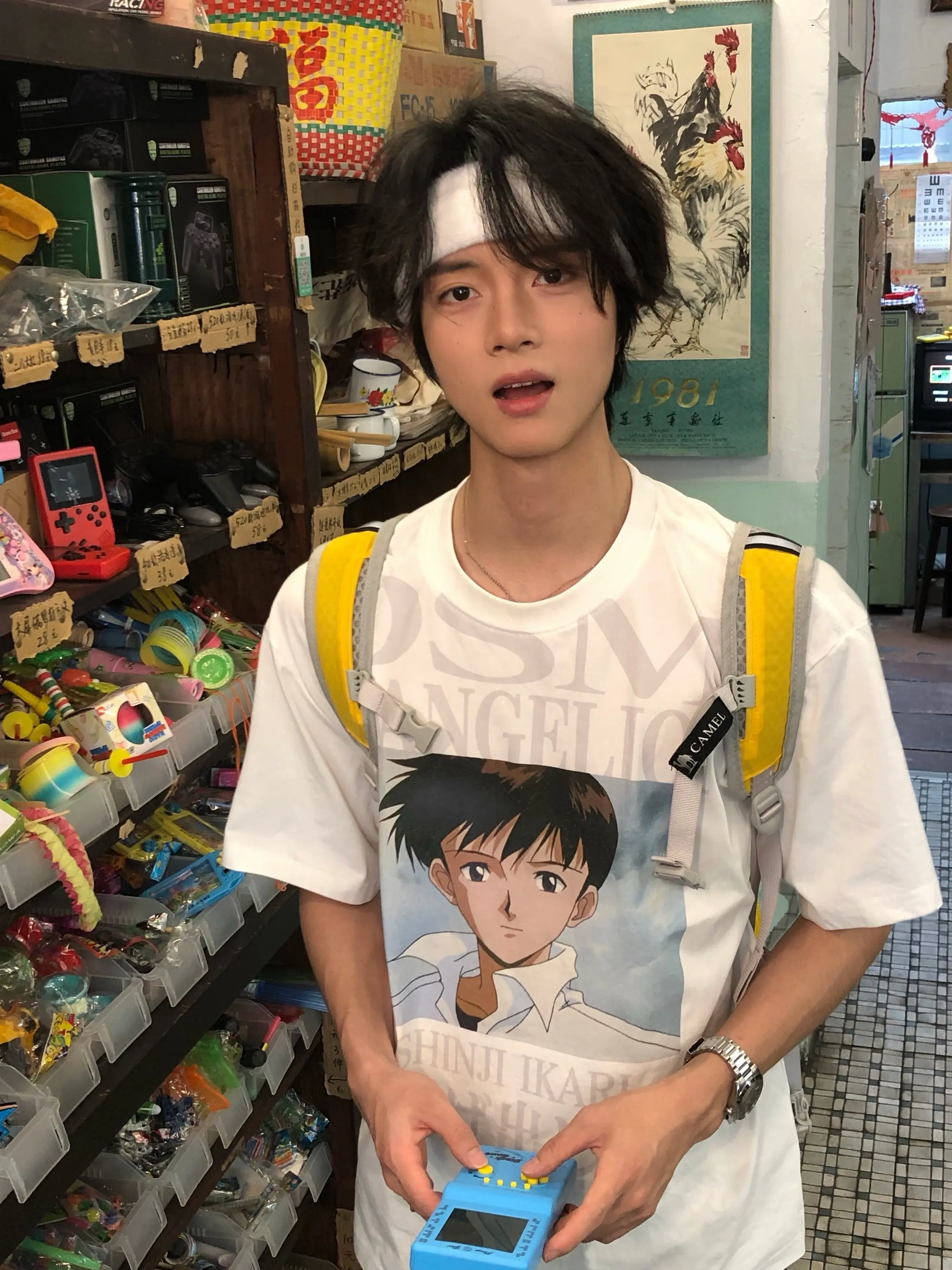 只有我长大了戒不掉小卖部的菠萝冰和游戏机