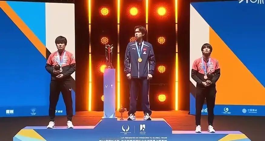 面对咄咄逼人的对手，王楚钦的取胜之钥并非单纯比拼速度，而是精妙的战术设计与极强的