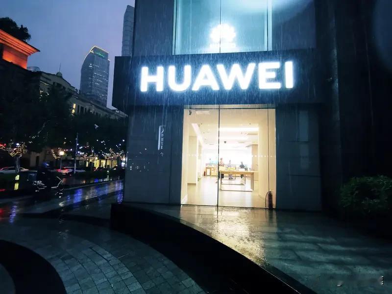 以前企业吹牛必带一句“即将赴美敲钟”，现在画风突变：华为带了个头，DeepS