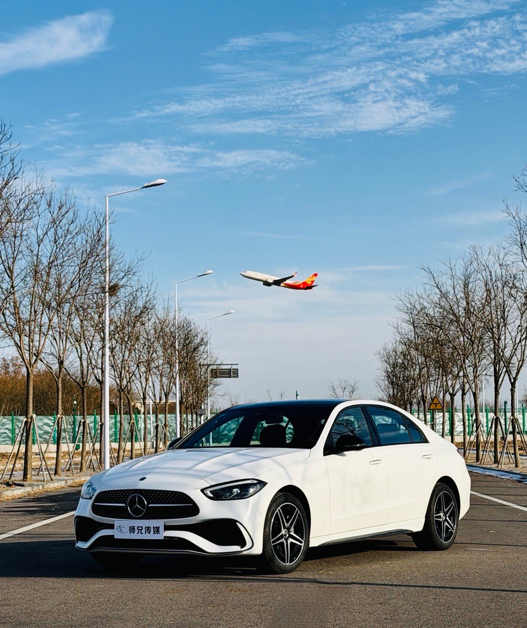 今天给大家拍，波音737-800。中午董秘非得来送爱心盒饭，劝都劝不住。这家庭帝