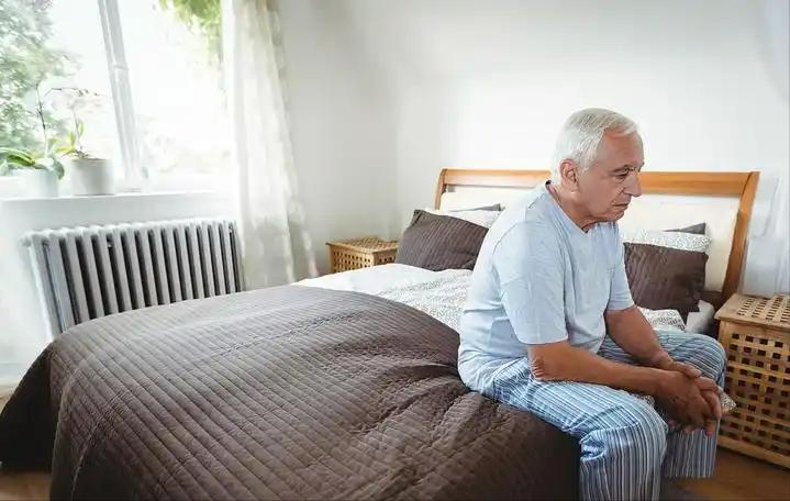 经常睡到凌晨三四点就醒，还睡不着了？医生：不排除5个原因很多人嘴上说自己睡得