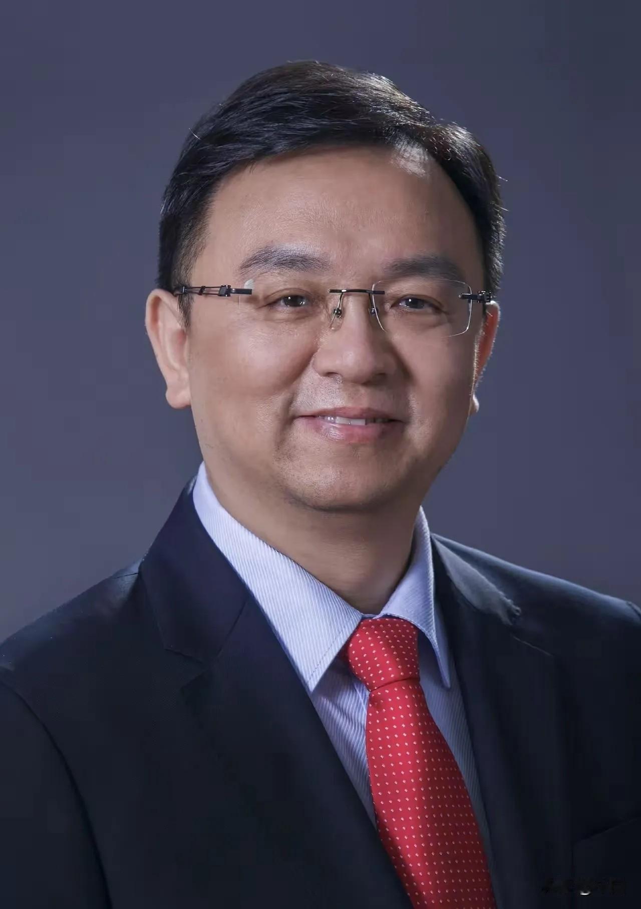 你绝对想不到，身家千亿的比亚迪创始人王传福，如今依然坚持每周雷打不动做一件事：拎