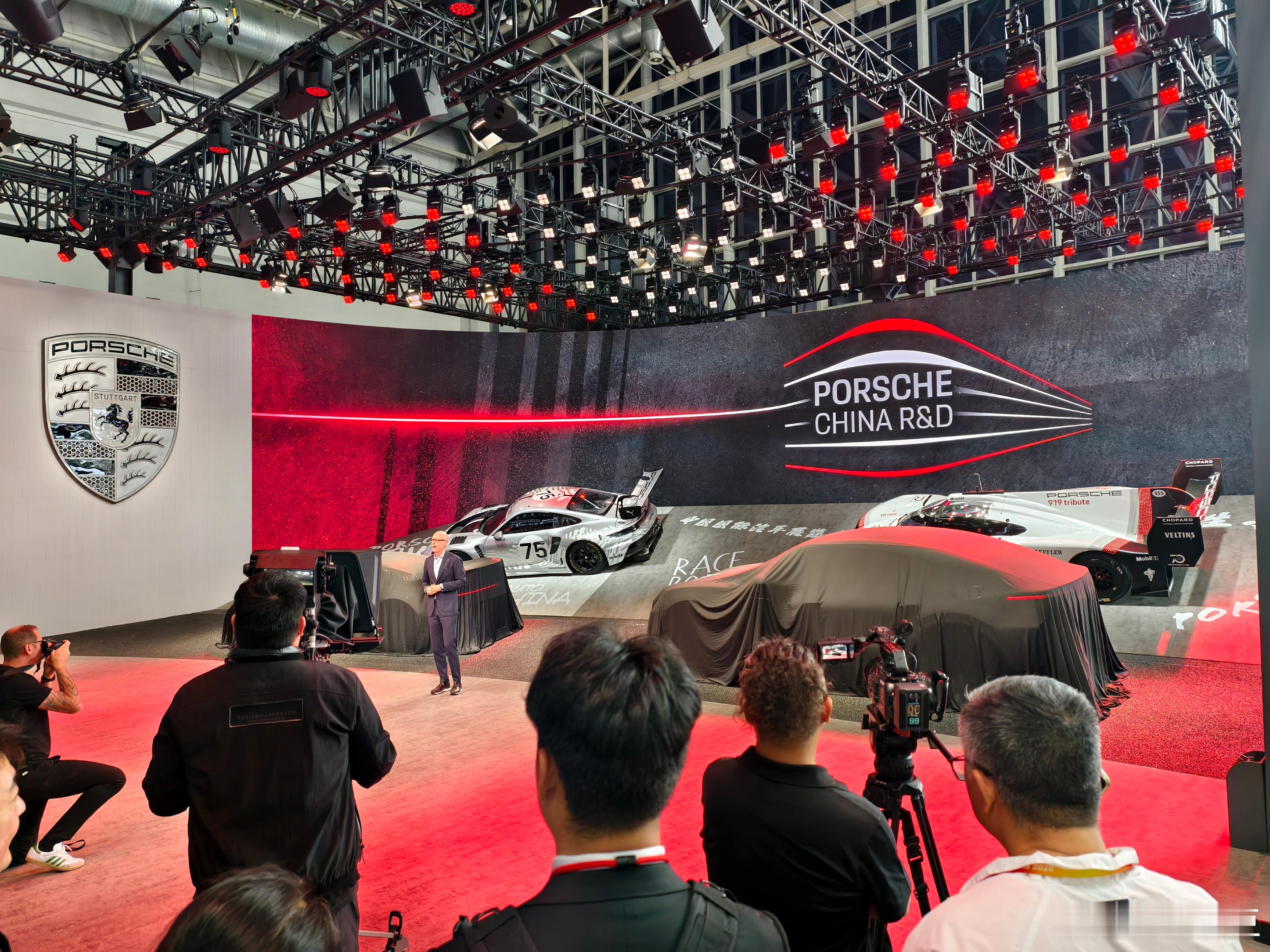 2026北京车展保时捷的展台值得一逛！保时捷这次带来了全新纯电版卡宴Turb