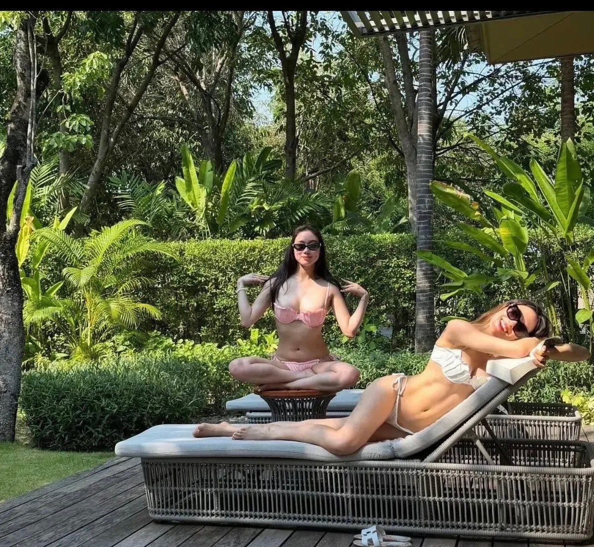 女生多数喜欢谷爱凌，运动之美，骨感之美。男生多数喜欢何超欣，圆润之美，丰满之美。