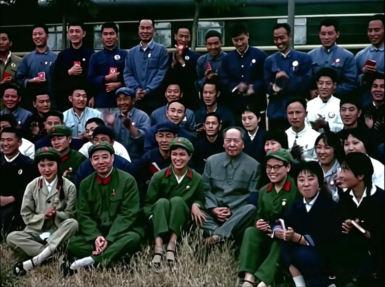 毛主席“南巡”期间和身边警卫、工作人员在一起：难得一见！1，1971年8月14