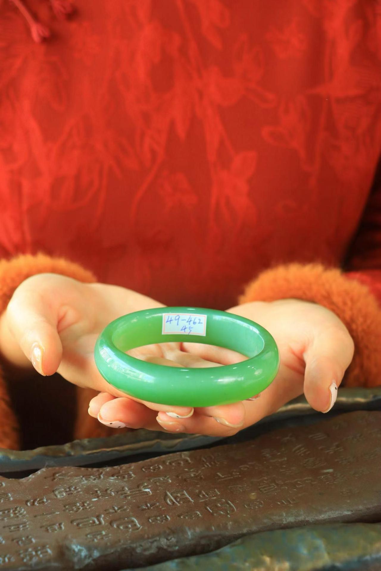 碧玉•猫👀镯〉典藏级臻品🍀和田玉碧玉猫眼⚡️手镯，灼灼其华✨想像靓妆淡伫