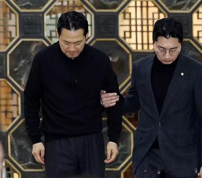 韩国国民力量党首张东赫发起的绝食抗议，至19日已进入第五天。当日，他在国会静坐示