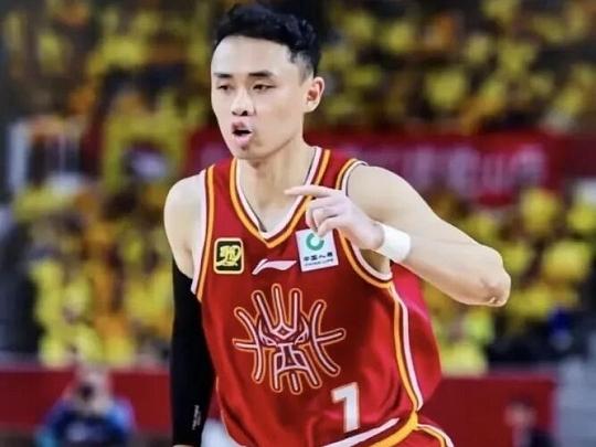 CBA最新消息：据知名篮球自媒体人导演我躺哪_basketball报道：“江苏肯