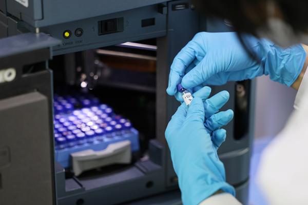 中国科学家研发出来的抗癌好药，前脚刚以72亿的价格打包卖给德国外企，后脚人家倒手