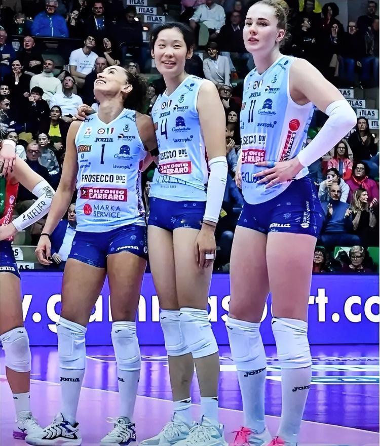 哈克：知道你俩累，换我来收拾泽仁体育朱婷：好的，27岁的年轻人！！加比：哈哈