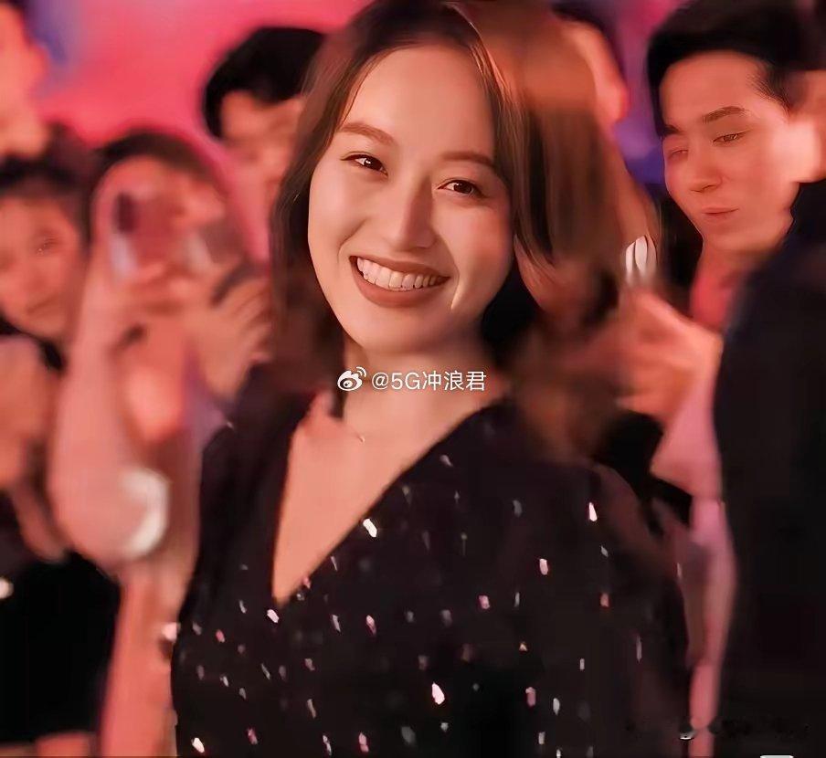 不知道大家有没有发现只要有蓝盈莹演的剧，无论女主演技多么好，多么漂亮，但是大家的