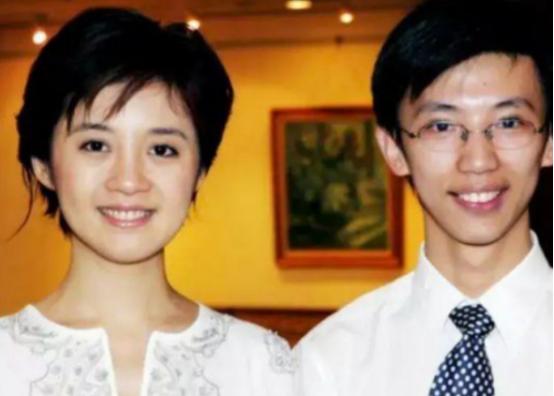 2004年，亿万富翁丁健对妻子说：“给你一个亿，离婚吧，我爱上别人了”，可妻子抱