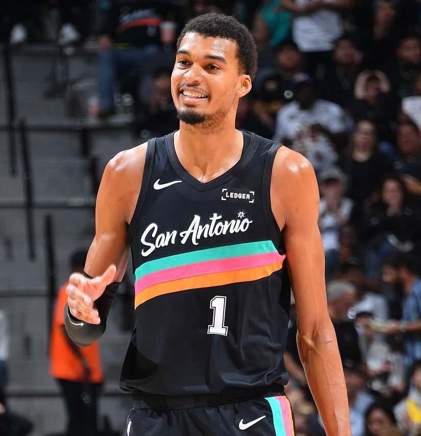 本赛季MVP，又开始有悬念了？？？最新一期MVP榜单上，文班已经超越亚历山大登顶