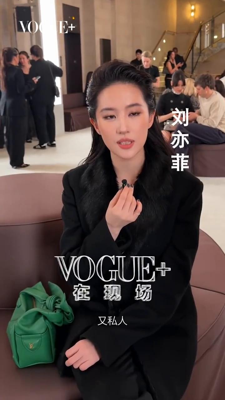 刘亦菲VOGUE+在现场。你觉得LV早春秀的秀场FrickCollectio