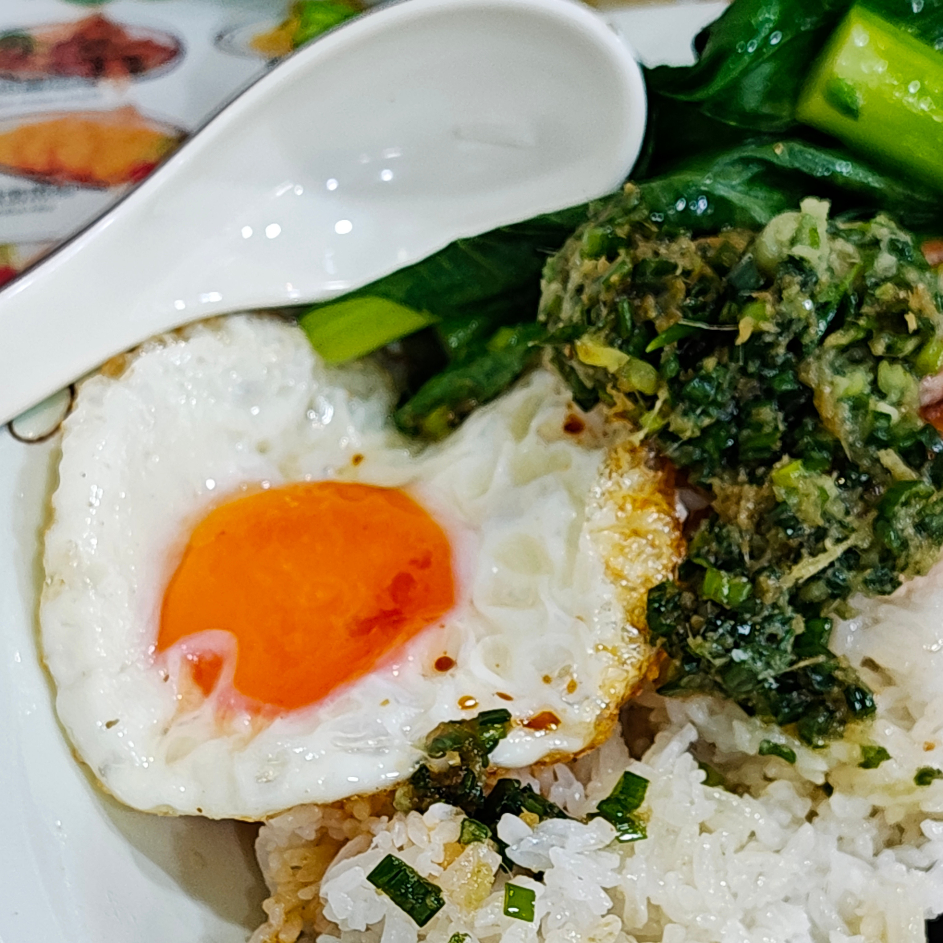 短途出行还是习惯性吃茶餐厅，确定性高，效率也高！这家还不错！美食好多车anyca