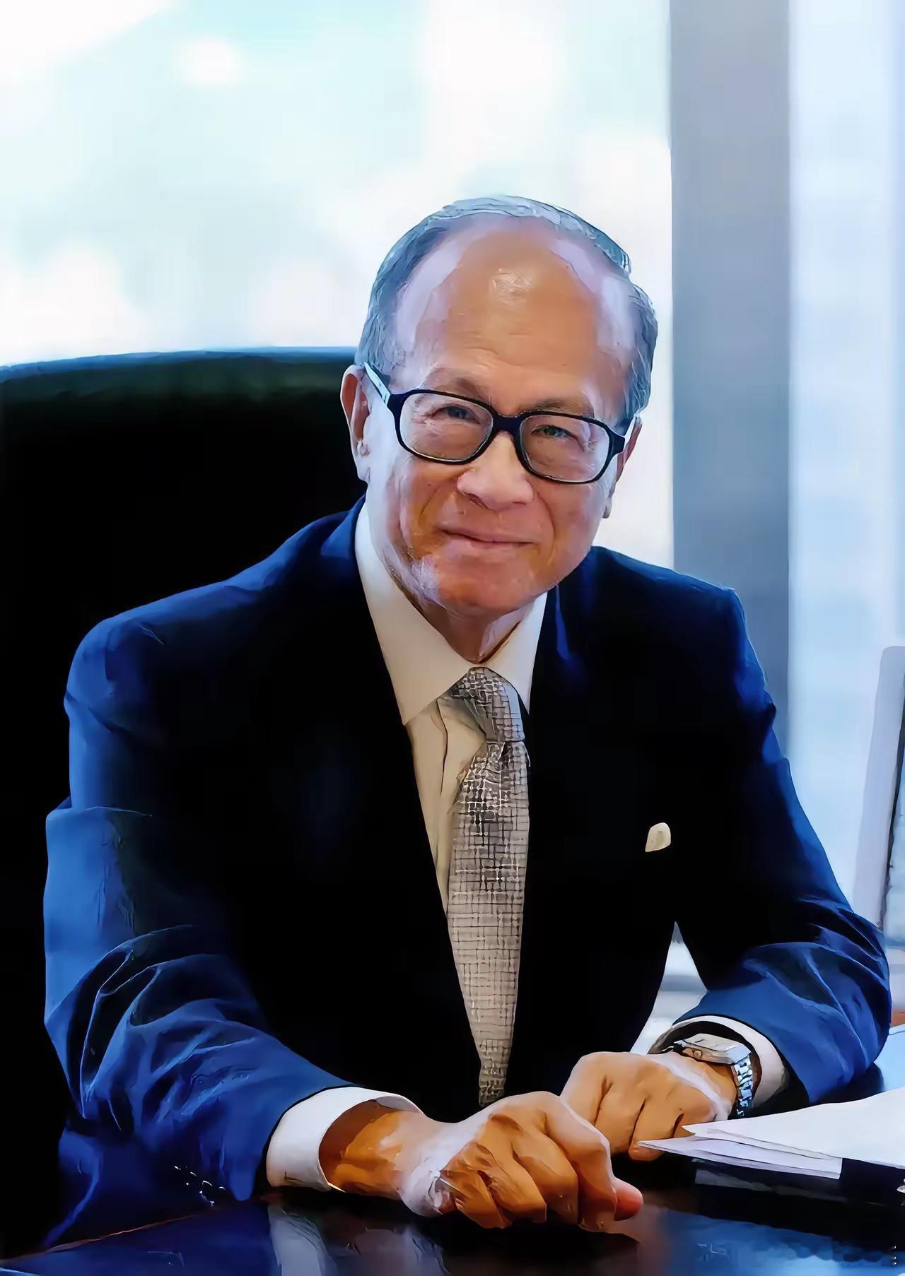 汕头大学听说要收学费了，从李嘉诚事件就知道了。大家有没有发现，“卖港口”事件闹的