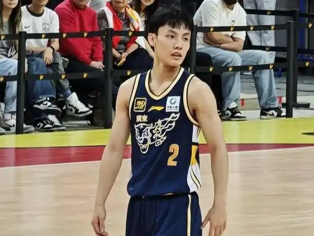 惹不起的徐杰终于回来了！难以置信广东东阳光主场面对宁波天崩开局，一度落后15