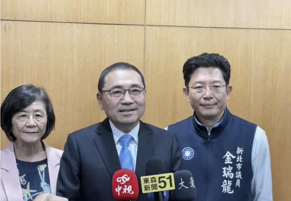 郑丽文硬刚争议追思吴石，侯友宜的回应却像“打太极”！一边是郑丽文明说为了两岸和