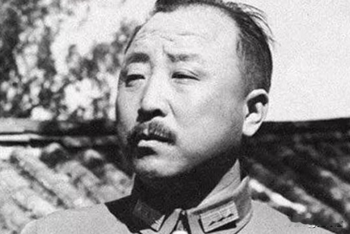 1949年1月，老蒋收到情报，说卫立煌要逃往香港，于是就把卫及他的家人押到南京软