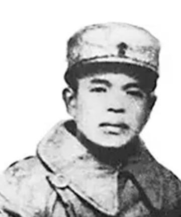 1950年，肖华奉命调往北京，在赴任路上，他看到一名香烟小贩，顿时脸色大变：这不