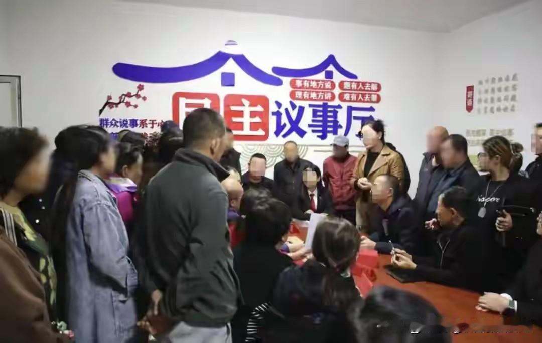 不少业主都有个固有认知，没亲手签物业合同，服务又敷衍摆烂，就可以理直气壮不交物业