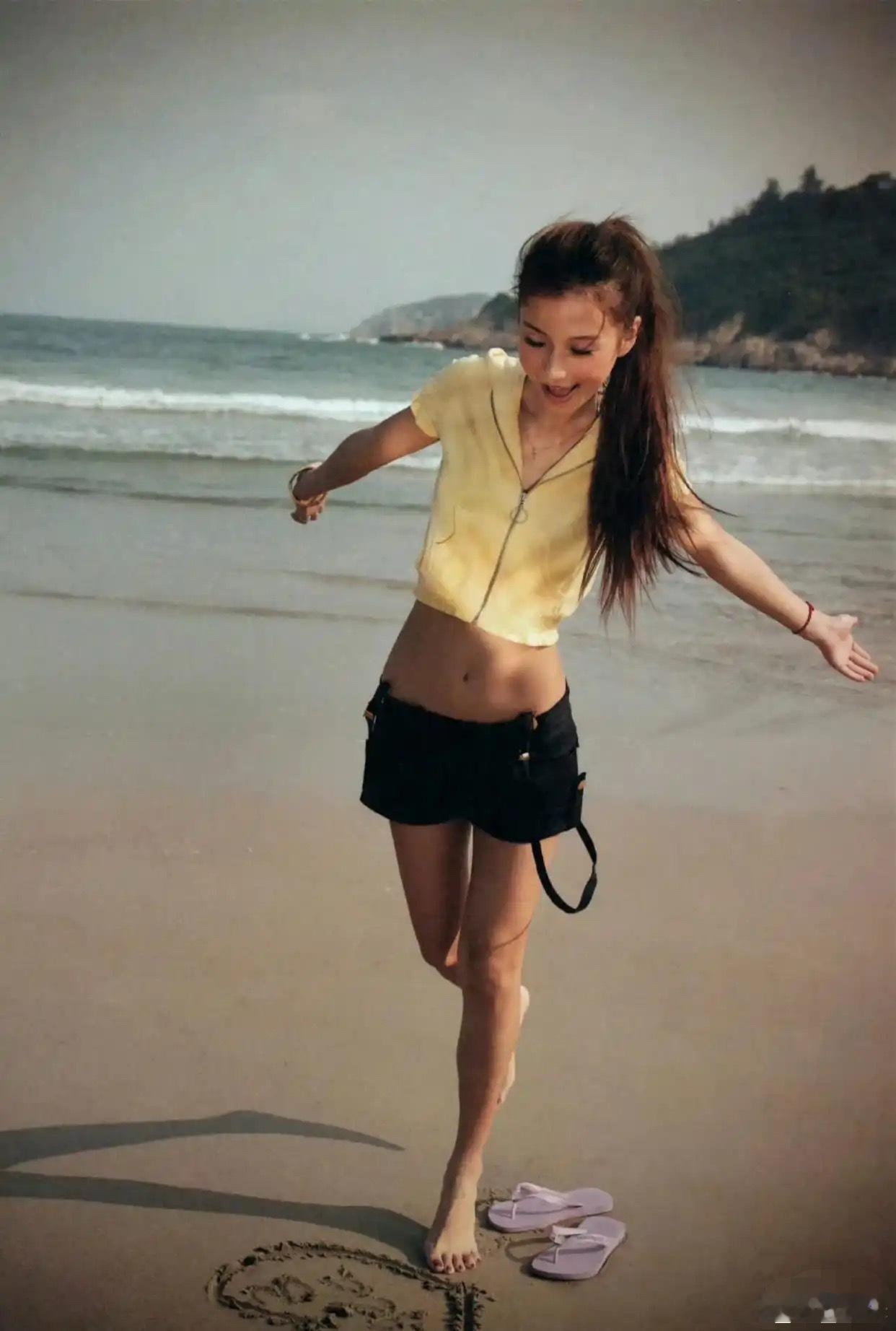 Angelababy早期的沙滩写真，真是让人惊艳
