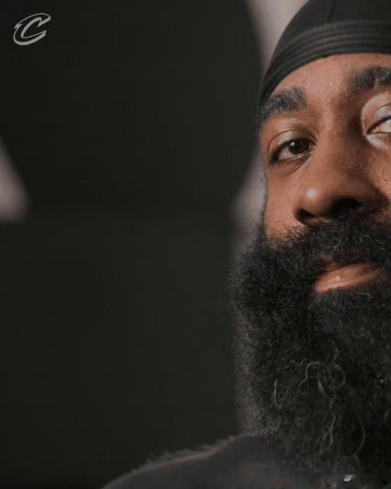 预计今晚骑士将为哈登召开发布会！球队将正式为其召开发布会和宣布其球衣号码，哈