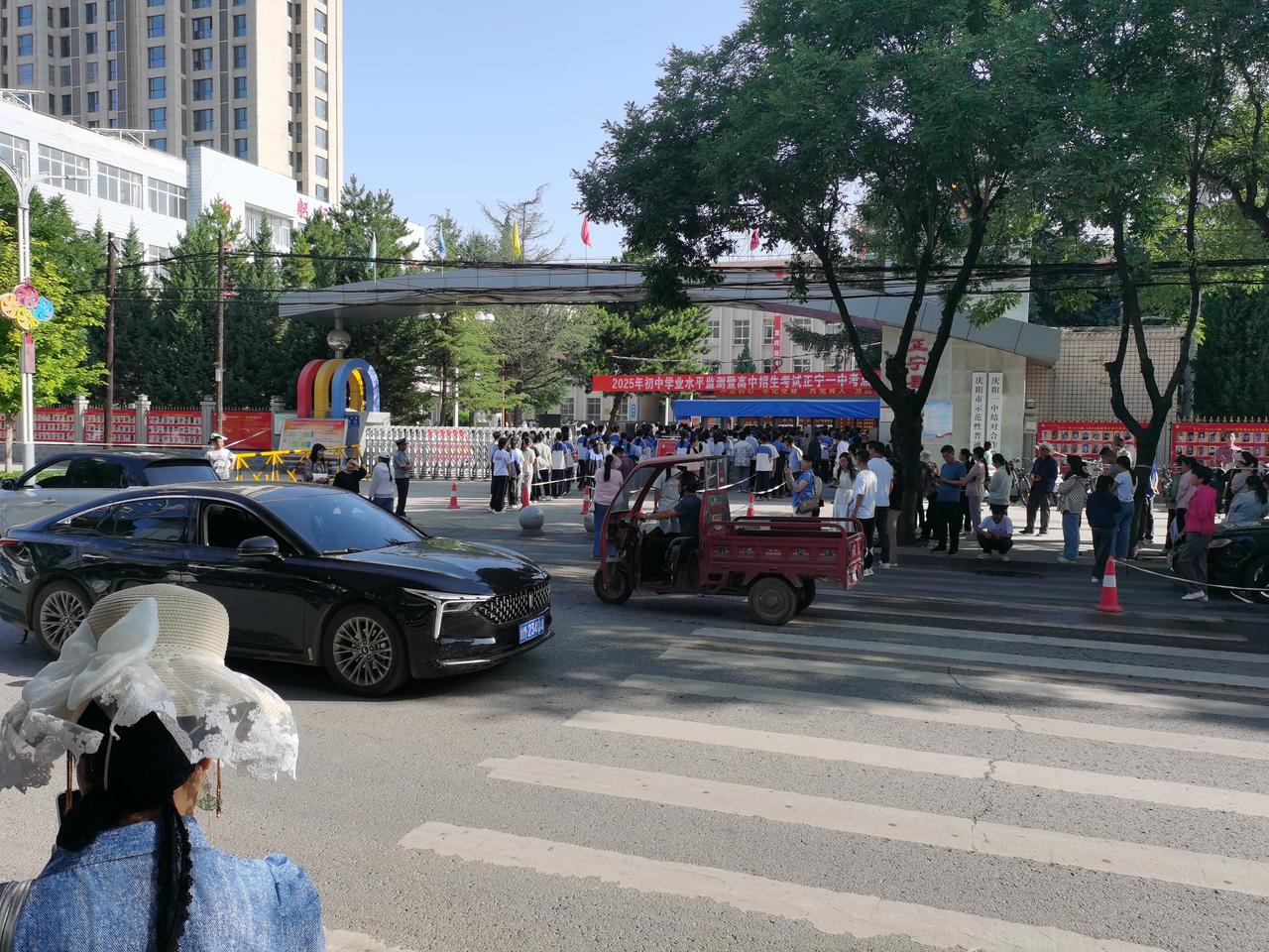 唉！朋友就是不相信。我见到他的孩子看了孩子的成绩后就断定他孩子的天赋一般，尤其是