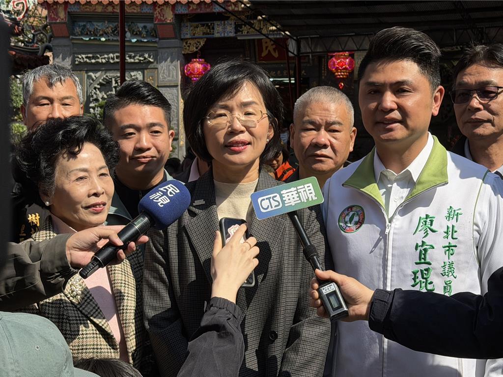 针对昨（15日）前蓝委蔡正元在脸书暗指，曾祖父是陷害抗日英雄的汉奸，苏巧慧强烈驳