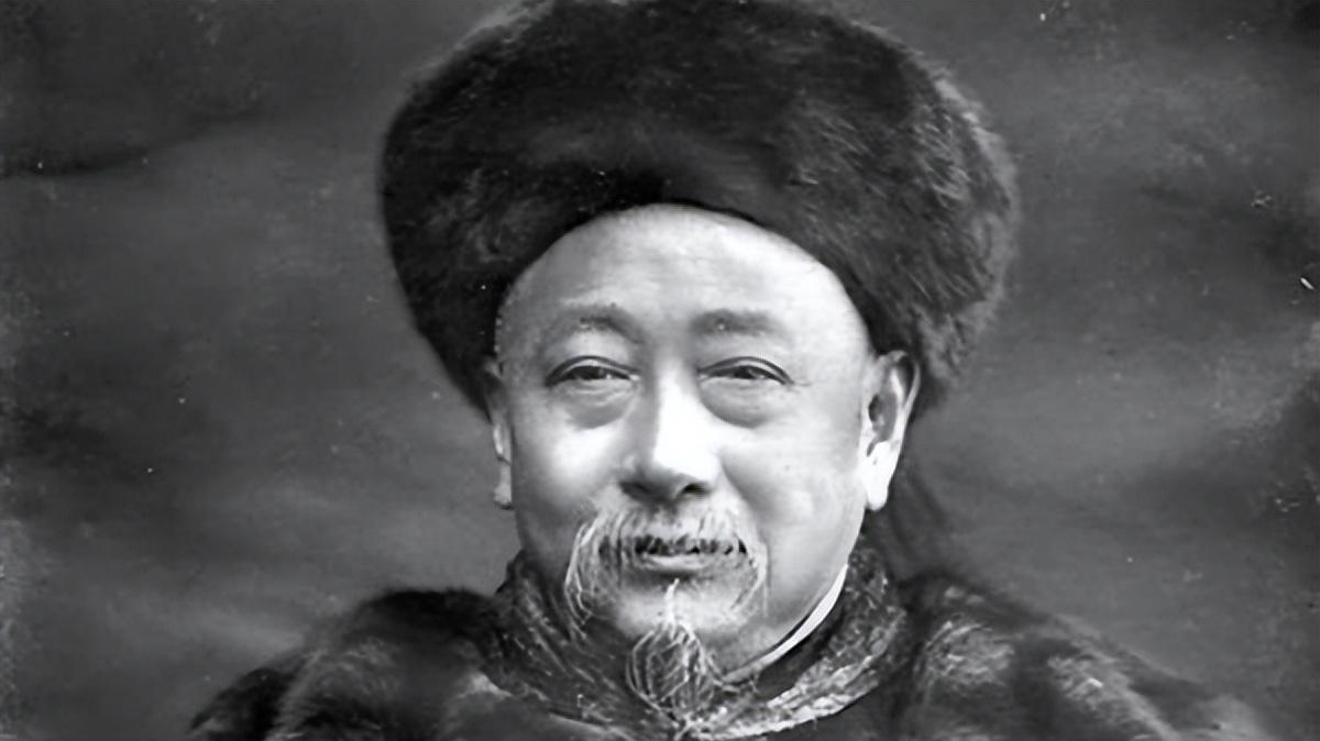 一百多年前，中国初代外交官——驻英国公使郭嵩焘曾说：外交官不一定要用学外语出身的