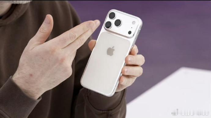 iphone17pro外观，这应该是这几年外观变化最大的一代苹果了吧[doge]i