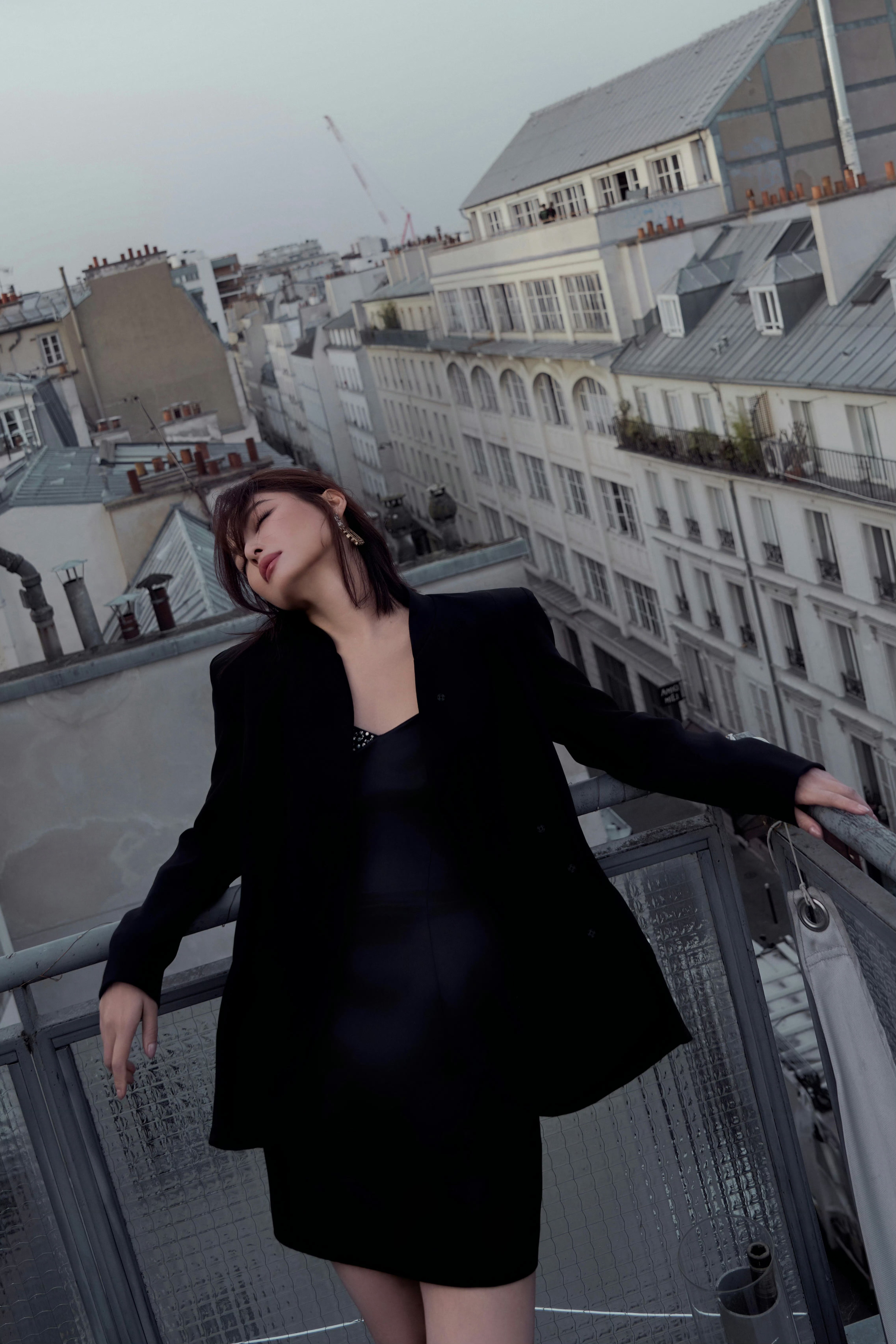 辛芷蕾👠辛芷蕾巴黎时装周新造型