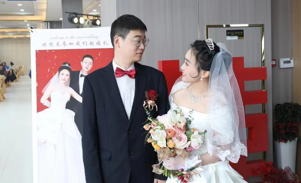 五一我给女儿办了一场最简单的婚礼。无婚车，无婚纱，无婚戒，无司仪，无彩礼，无陪嫁