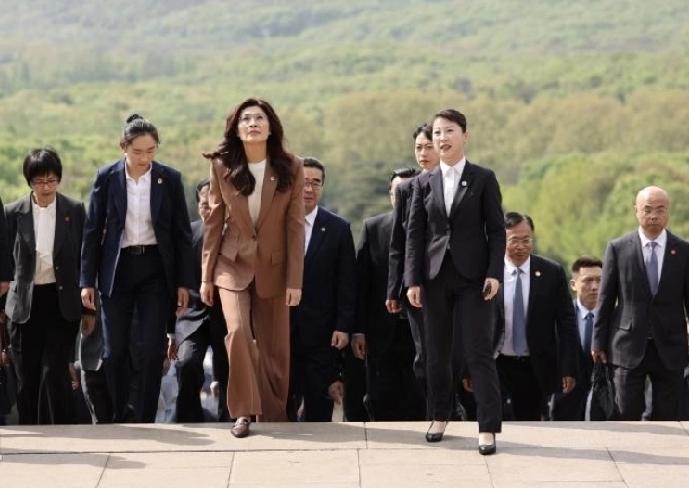 郑丽文“谈统一太早”是谣言？她的真实立场其实是这样最近网上疯传一句话，说国民