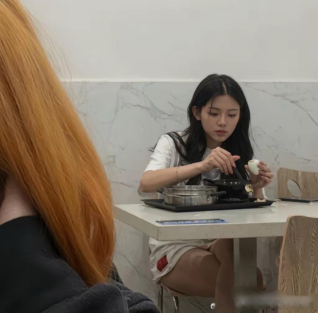 当初厂里的杨超越，谁能想到未来会成为顶流