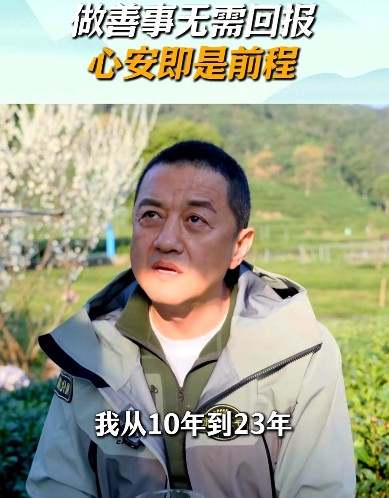 今天刷到李亚鹏的视频，竟发现他左右眉毛真的一高一低！忽然想起之前看倪海厦讲《天