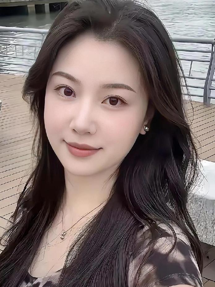 人性的丑陋鲁迅先生曾说："荒田无可耕，一耕有人争。肚里无食无人知，身上无