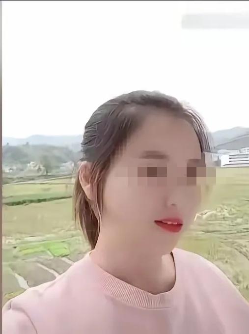 邻居说起了柳某某，她的丈夫常年在外务工，干的是开挖掘机的工作！​开挖掘机那真