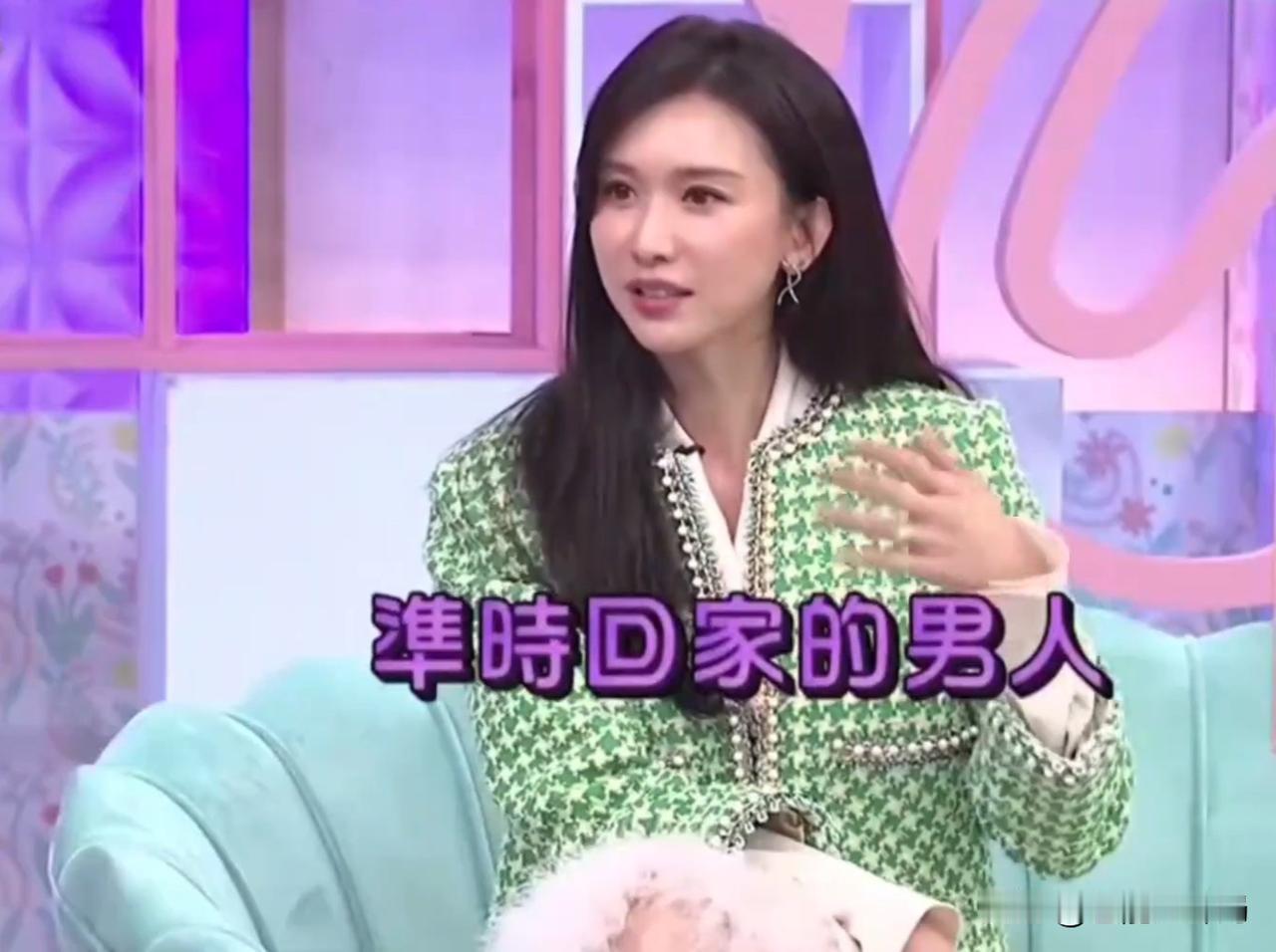 林志玲说，她老公每天傍晚五点，一定会回家吃饭，“他算一个蛮准时回家的男人！”小