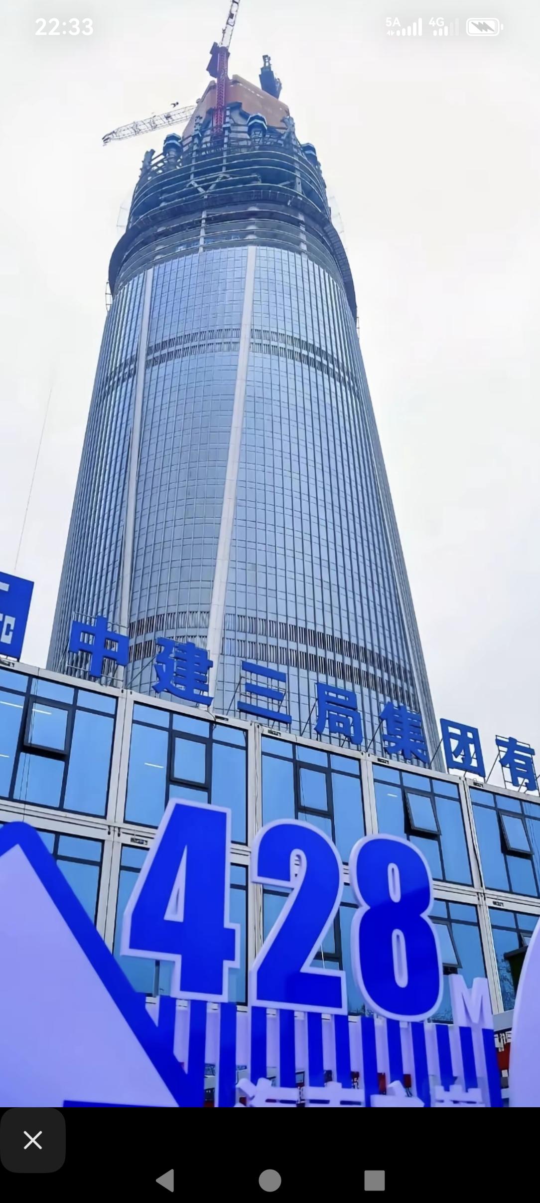 全国的绿地428规划的可不少，但是真正建好了的就泉城济南的绿地428了吧！封顶了