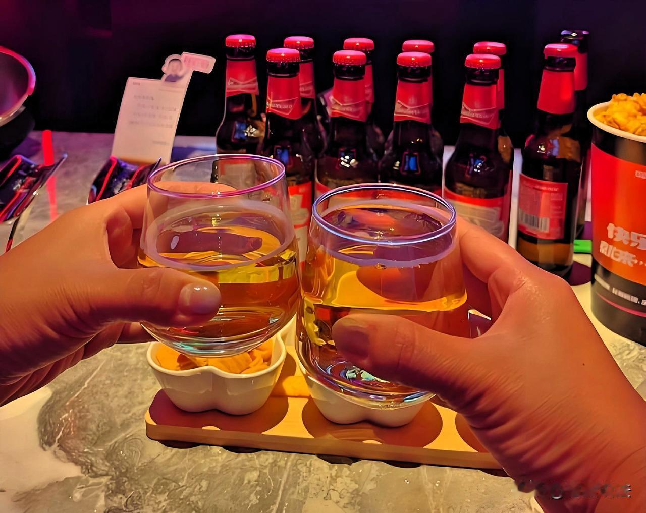 “不是谁死谁有理！”湖南长沙，男子受朋友邀请去吃夜宵，之后又跑KTV喝酒唱歌，凌