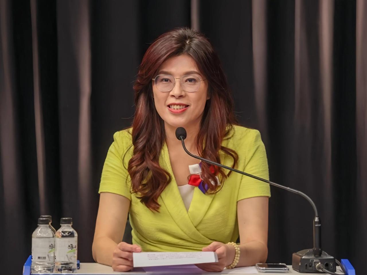 一个大胆的猜测！郑丽文不是“台独”那么简单。或许她还亲日！想起前段时间的