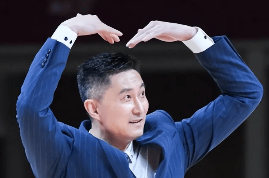 杜锋: 沈梓捷问我冠军照会不会挂在球馆? 我说当然, 挂100年