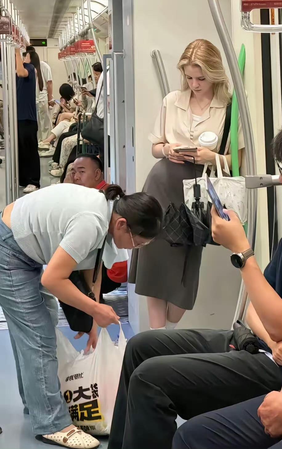 右边是理想，左边是生活