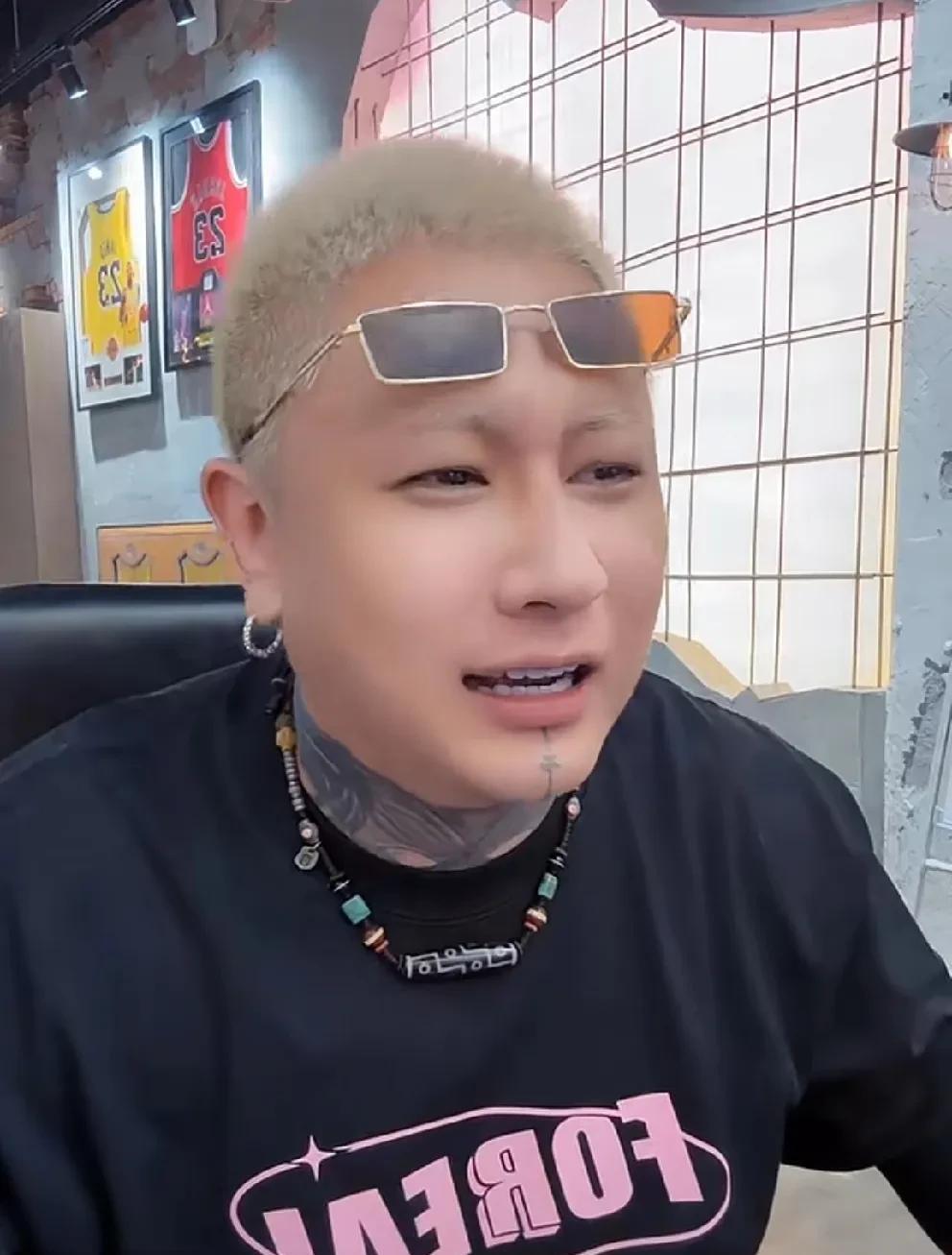 方丈说曾经给老葛起复活项链外号是拿了别人钱，为了黑老葛！老