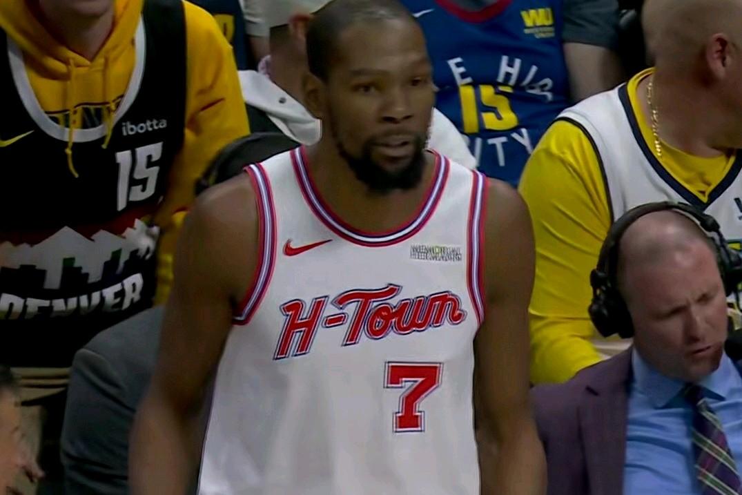 火箭加时赛输掘金，4点不可思议的现象不得不说：1：约基奇瓦兰双双被罚下，关键