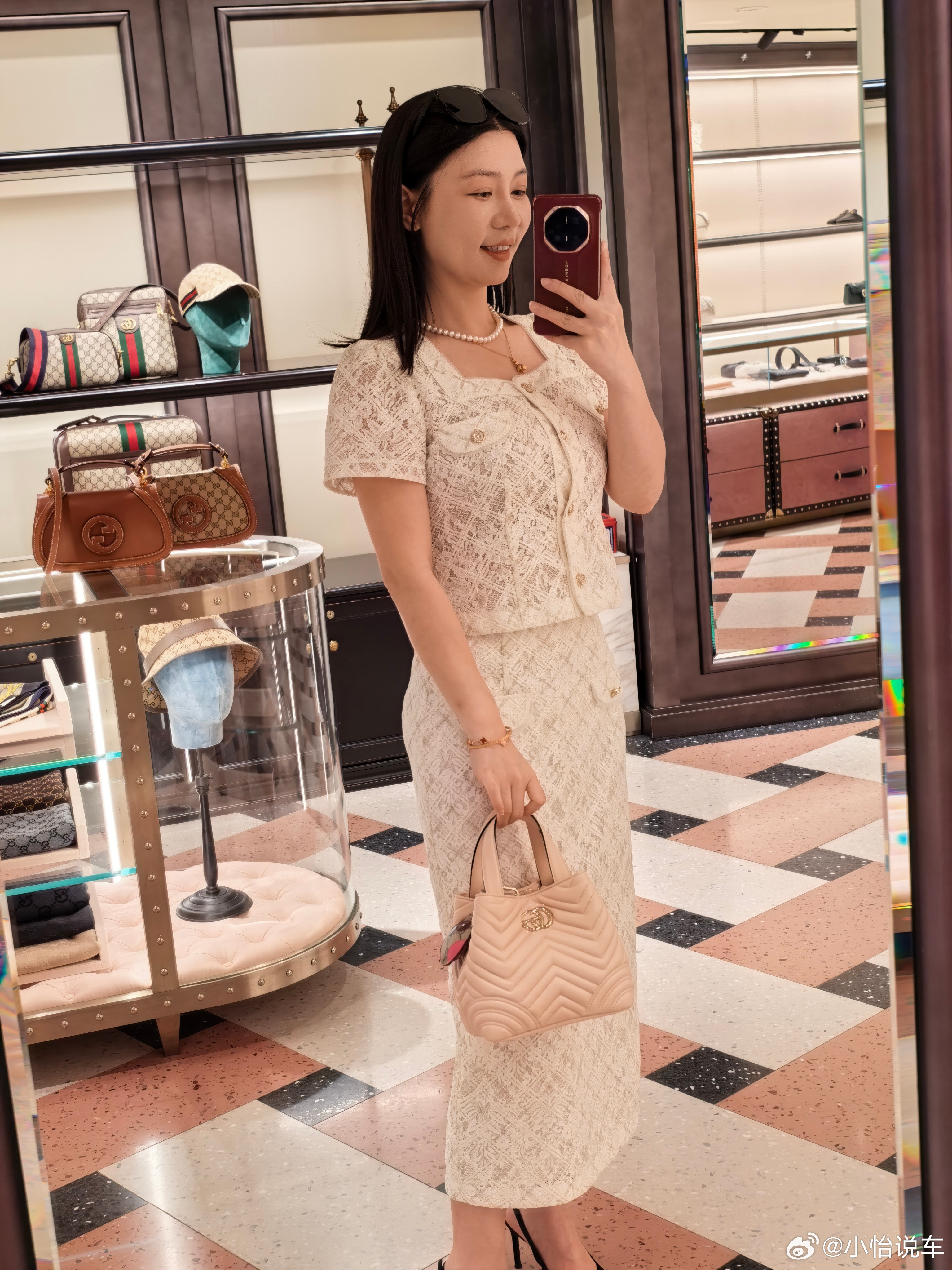 又来试包包啦👜深圳宝安机场T3航站楼里刚好有家GUCCI，试了几款不同的