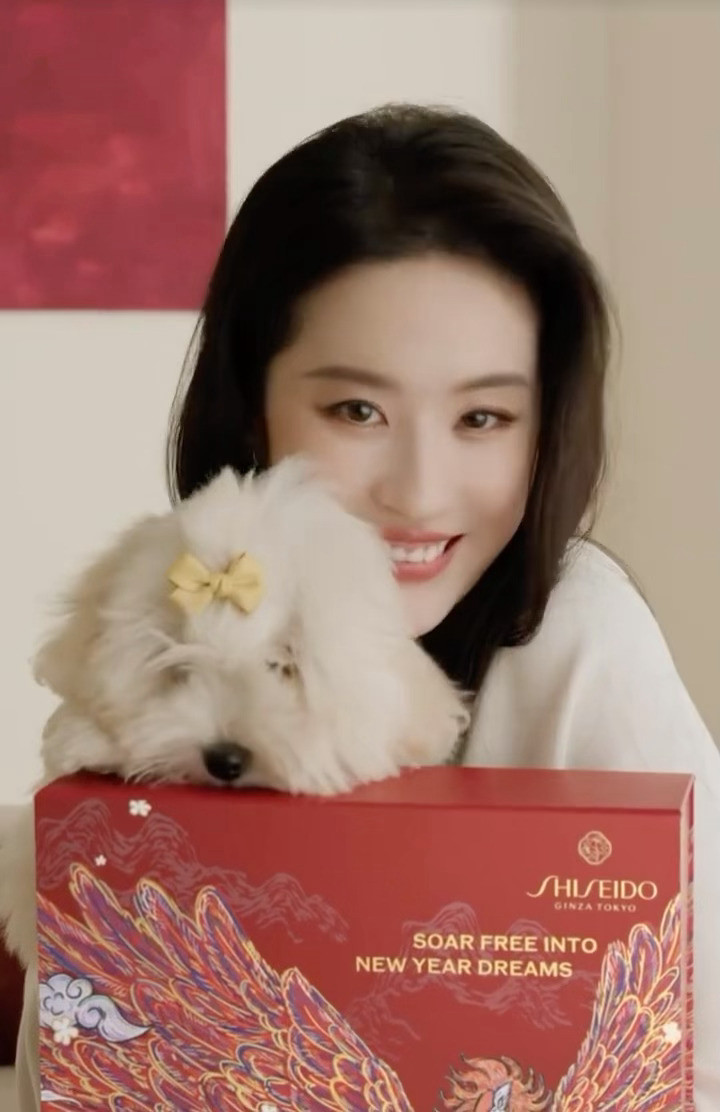 哈哈狗生巅峰啊谁跟了刘亦菲都是享不尽的荣华富贵